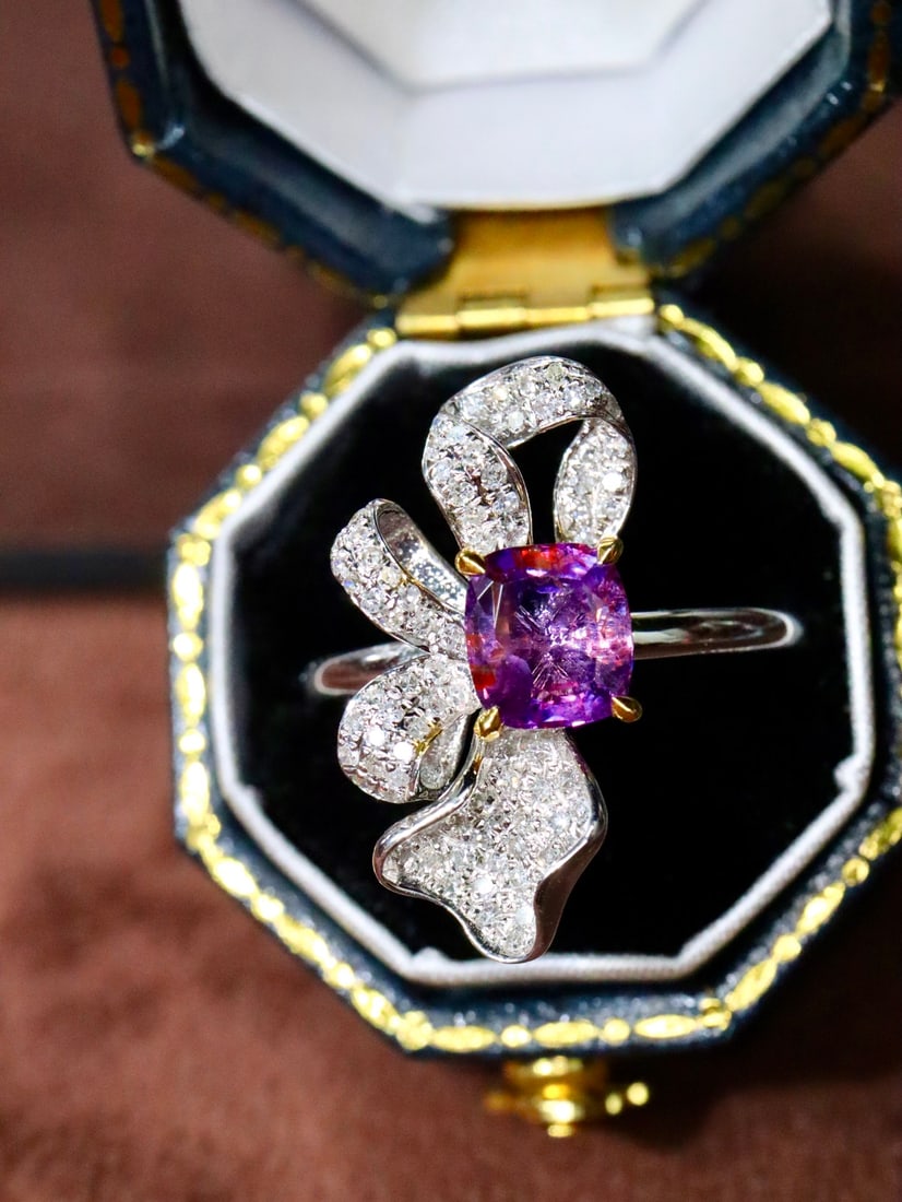 18K Sapphire Ring: 18K Sapphire Ring, Gold Weight 2.74ct, Main Stone 1.29ct, Diamonds 0.328ct