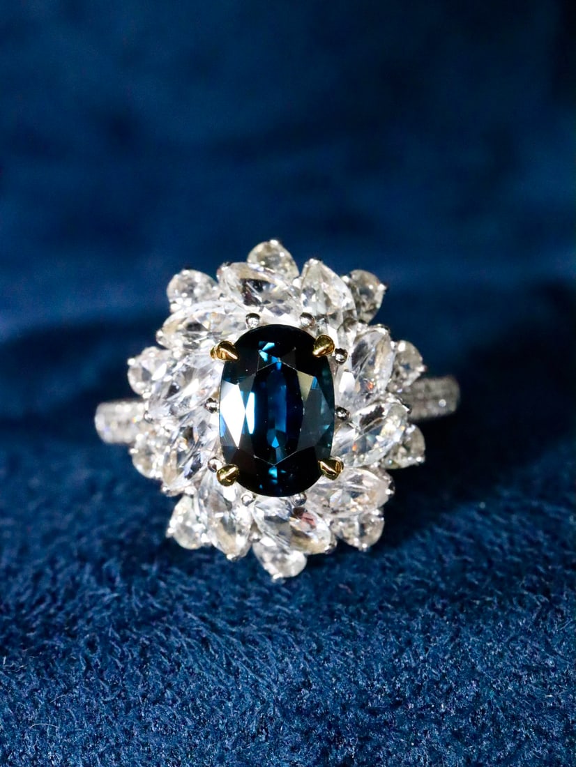 18K Sapphire Ring (1 of 6)