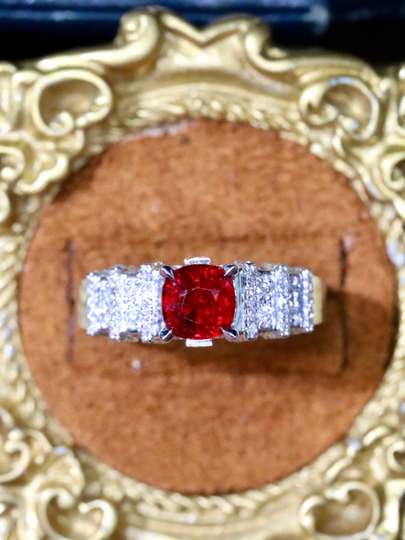 18k Gold Ruby Ring: 18k Gold Ruby Ring, Set with High Quality Diamonds 0.364ct/Center Stone 1.0ct, Gold Weight 3.02g