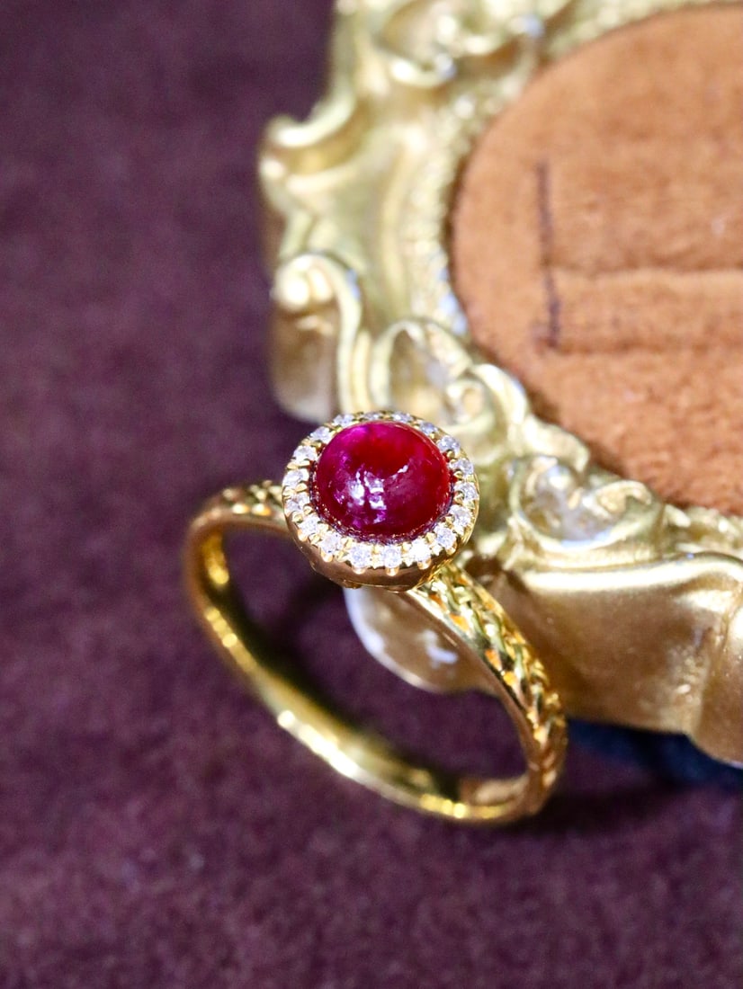 18k Gold Ruby Ring: 18k Gold Ruby RingMain stone 1.02ct, Diamond 0.072ct