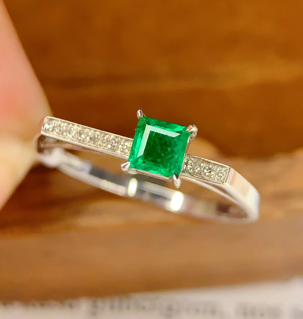 18k Natural Emerald Ring: 18k Natural Emerald Ring, Total Weight: 1.13 gramsMain Stone: 0.5 caratsDiamonds: 13