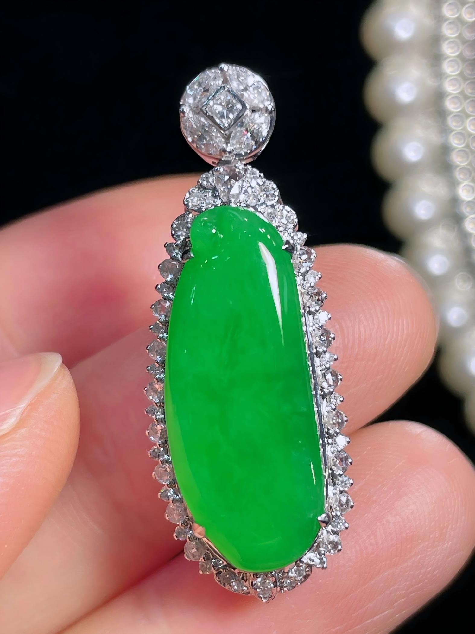 Jade full green melon pendant, 18k gold set with diamonds (1 of 5)
