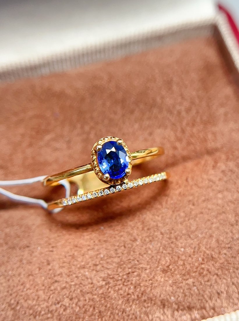 18k Gold Sapphire Ring (1 of 5)