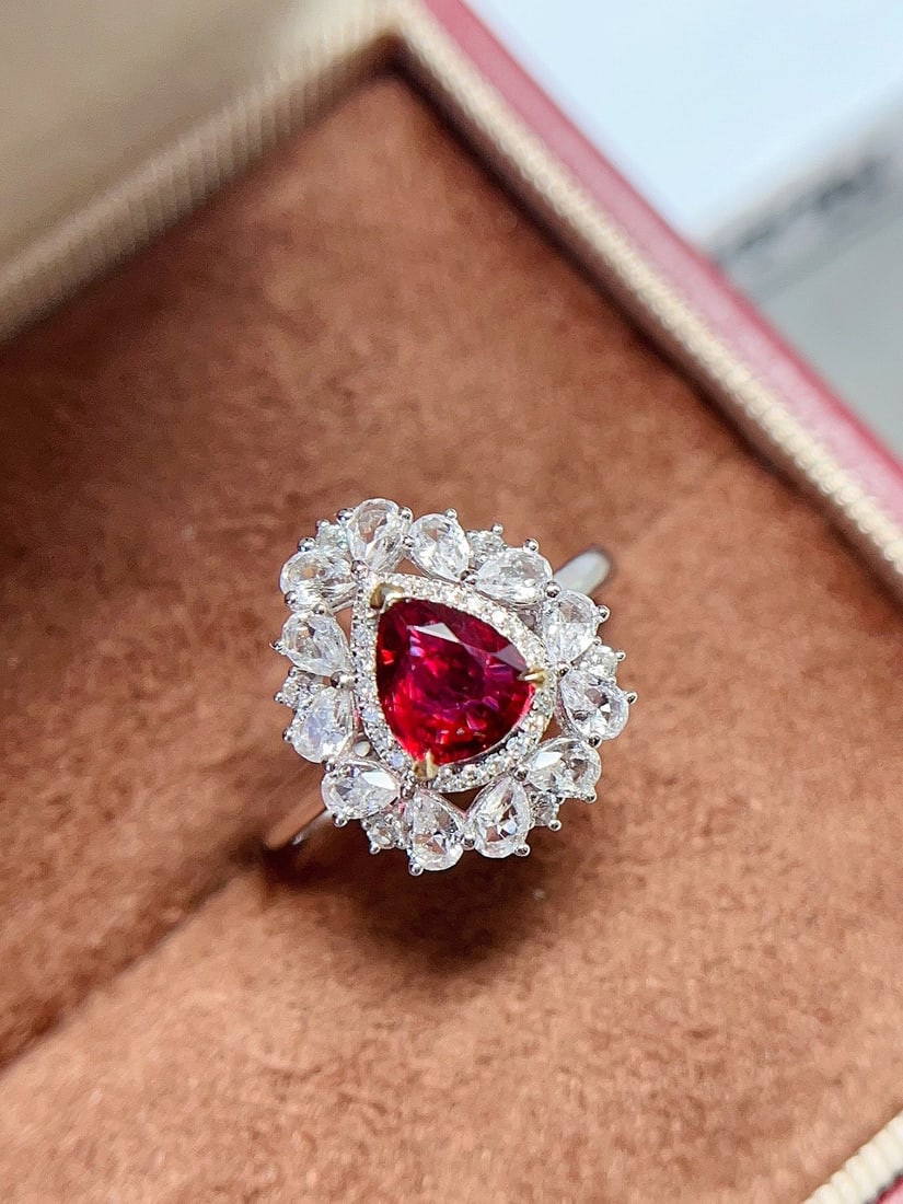 18k gold ruby ring (1 of 5)