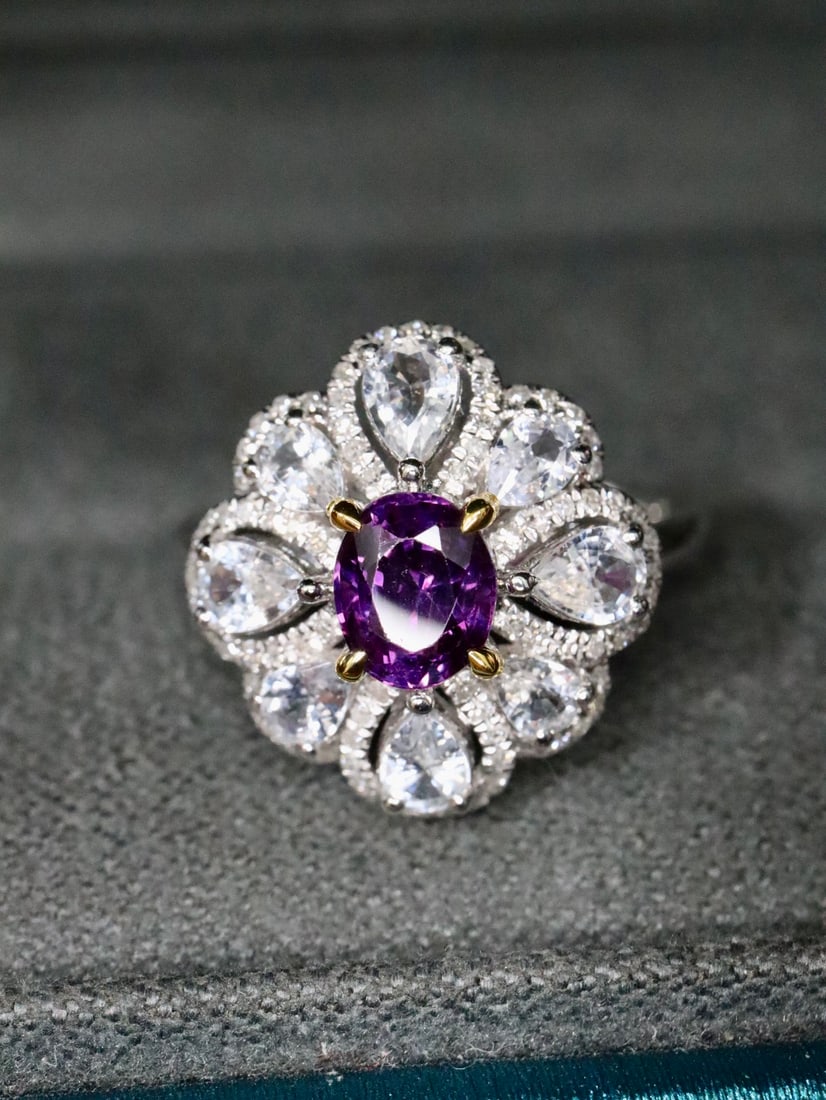 18k Gold Sapphire Ring: 18K Blue Sapphire RingGold Weight 3.60g, Main Stone 1.01ct Diamond, 0.24ct White Sapphire, 1.07ct Blue Sapphire