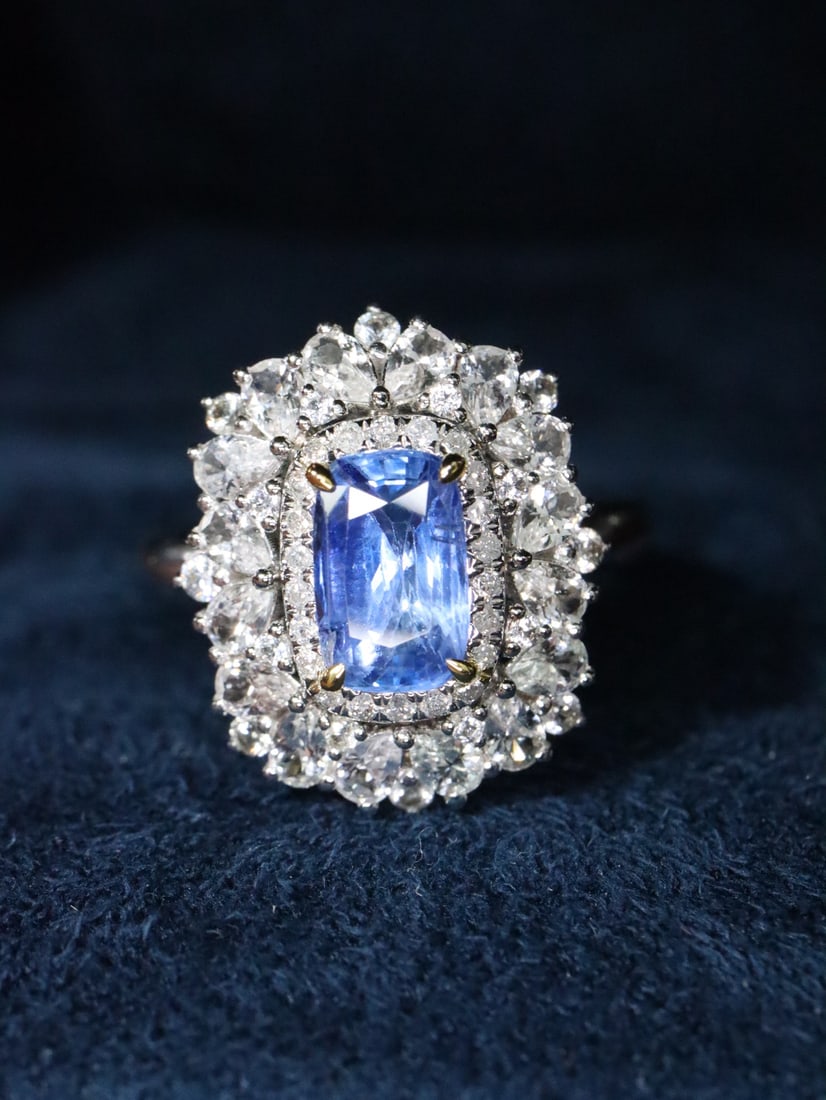 18k Gold Sapphire Ring (1 of 6)