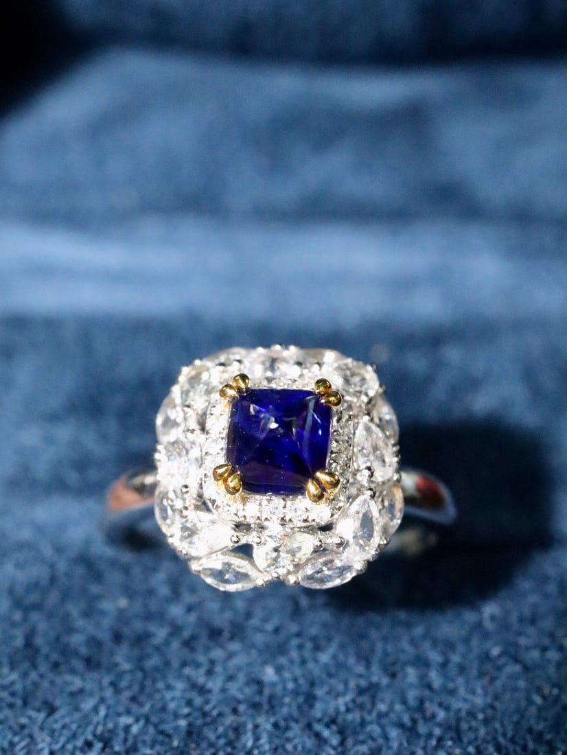 18k Gold Sapphire Ring (1 of 6)