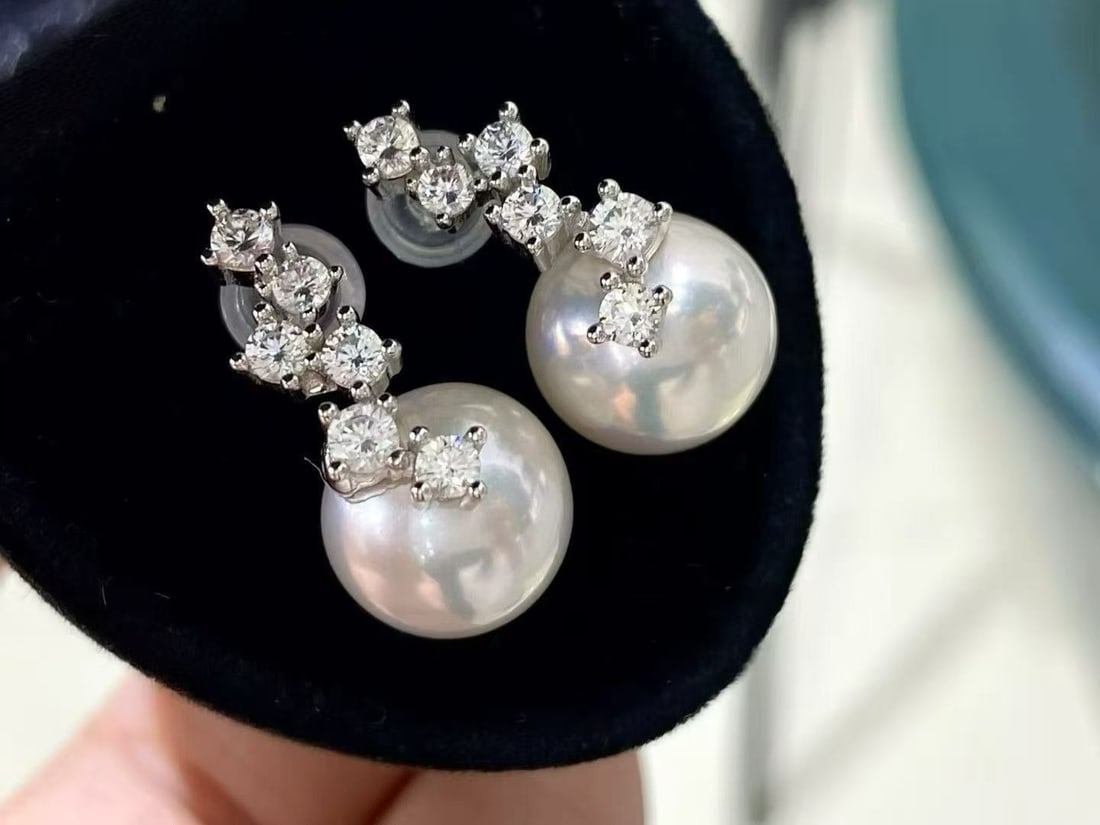 Edison Pearl Sterling Silver Stud Earrings: Edison Pearl Sterling Silver Stud Earrings, 10-11mm Round Shape and Slight Blemishes
