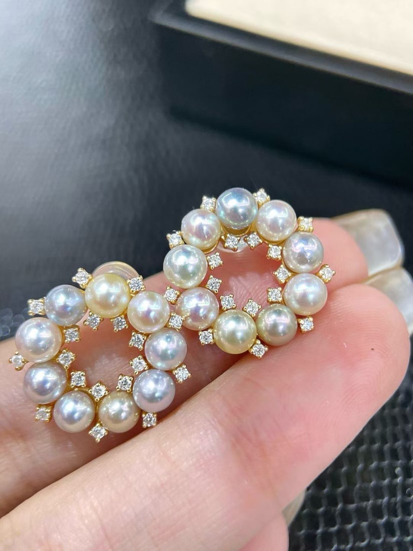 Pearl Stud Earrings (1 of 4)