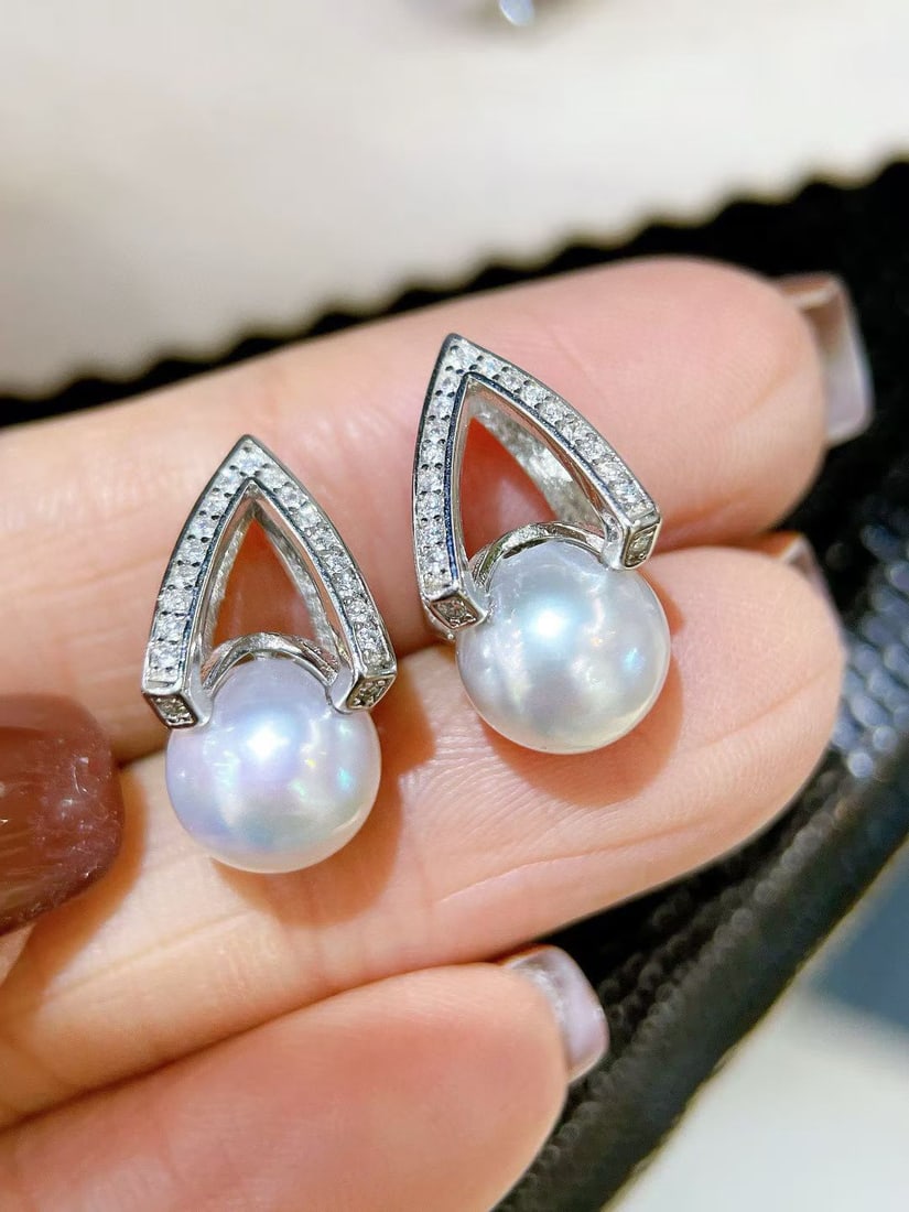 Pearl pendant (1 of 4)