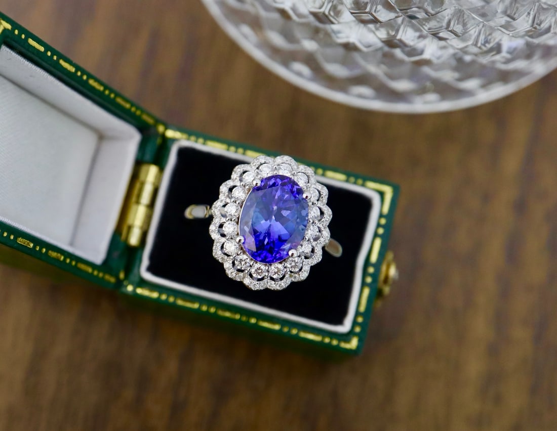 2.93ct Tanzanite Ring (1 of 7)