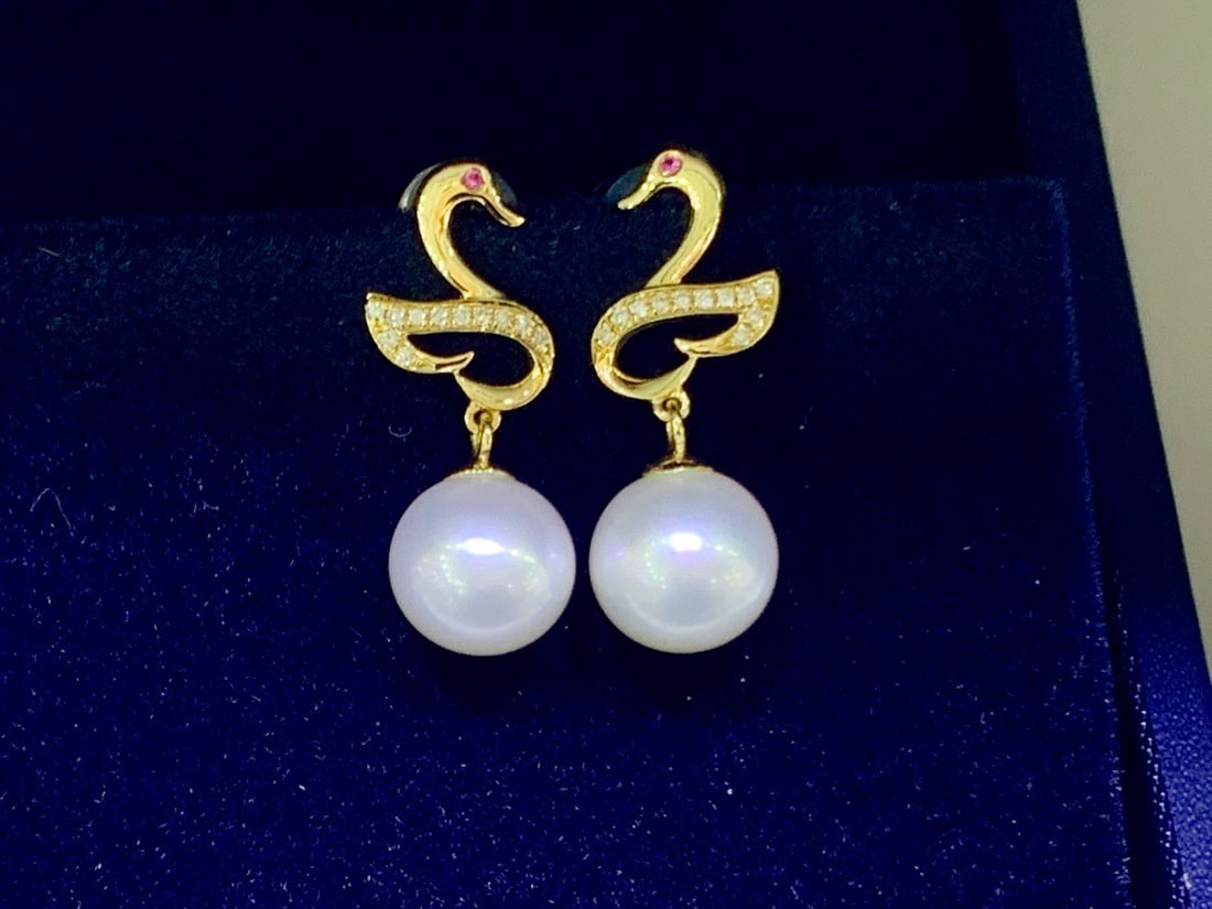 18K gold diamond-studded natural pearl swan stud earrings (1 of 3)