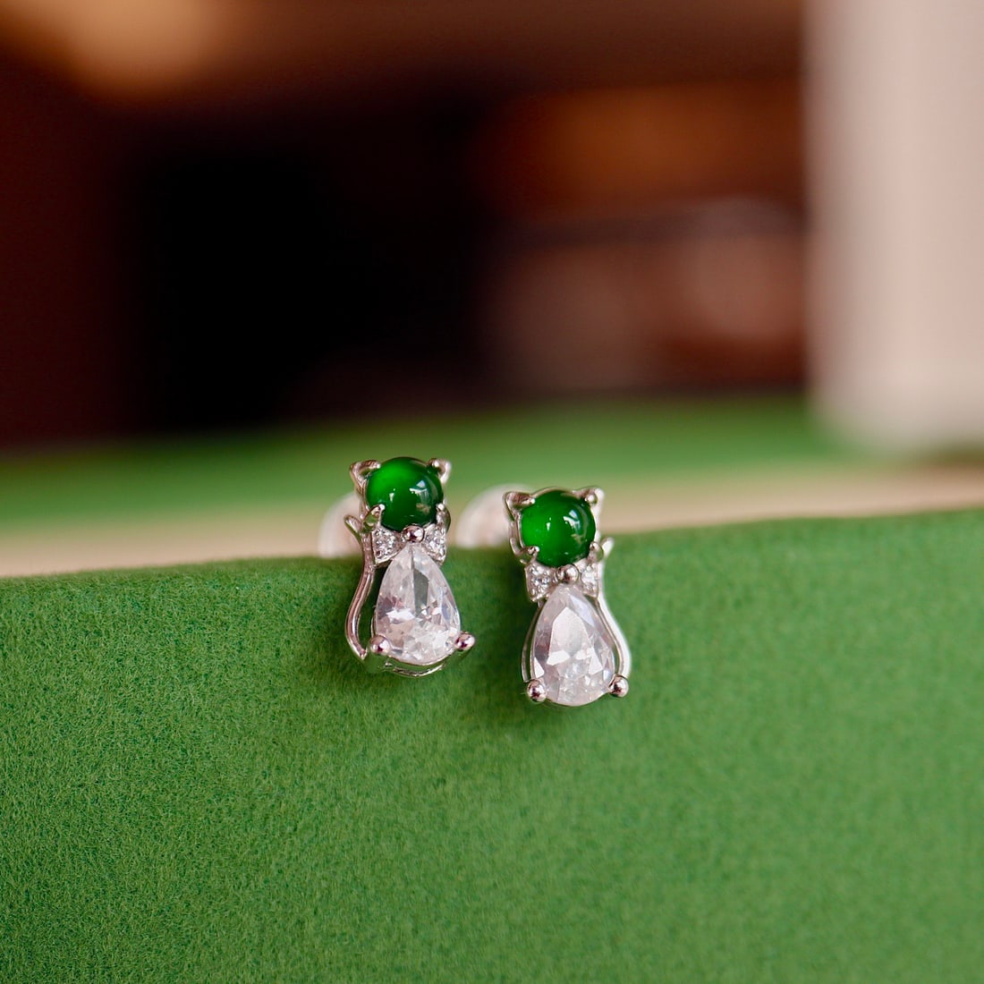 Natural A-grade Emperor Green Jade Stud Earrings: Natural A-grade Emperor Green Jade Stud Earrings, approximately 3.8mm, S925 pure silver, two ice bright green jade stones, elegant and simple, open design