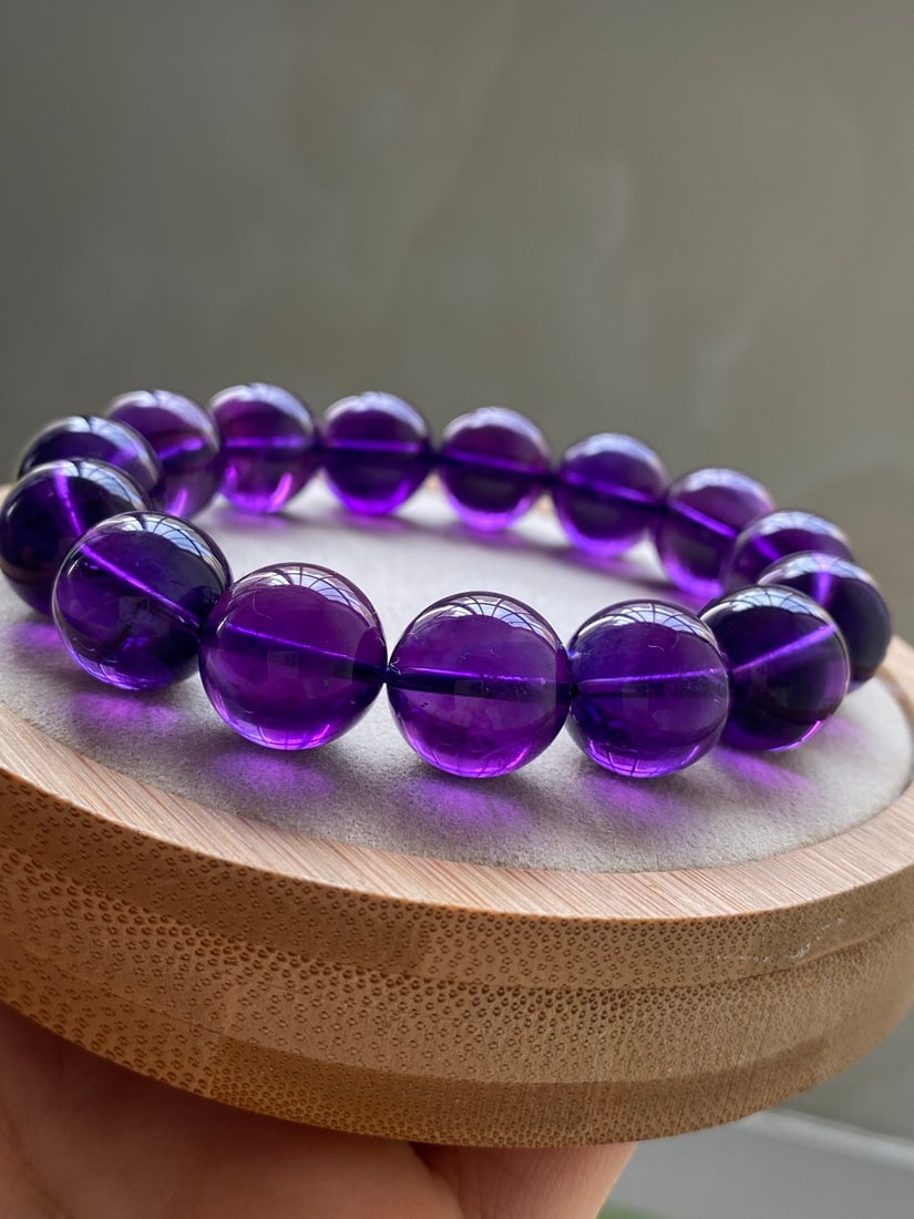 Natural Uruguayan amethyst bracelet: Natural Uruguayan amethyst bracelet, specifications: 14.4mmWeight: 64.3 grams