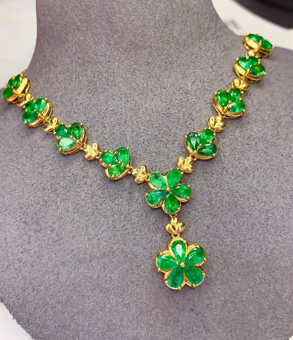 18k Natural Emerald Necklace (1 of 6)