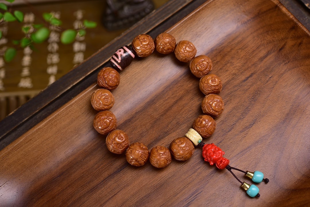 Wealth and fortune monkey head cultural beads: High-end original wealth and fortune monkey head cultural beads. Hand-carved, old tree iron seeds, top gourd post, selected, hand-polished, naturally formed, a new generation of feng shui objects, the