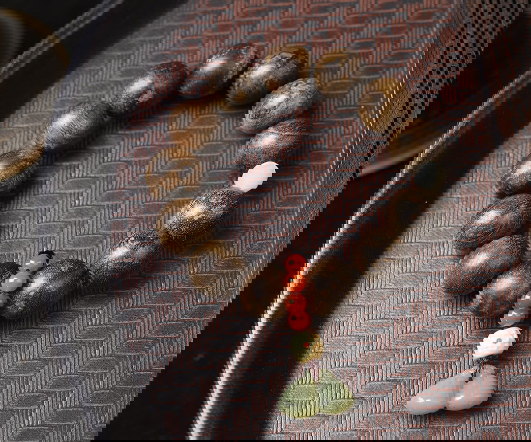 Bodhisattva Chess Agarwood Bead Bracelet: Original Bodhisattva Chess Agarwood Bead Bracelet, Natural Wild Aged Nine-Tone Agarwood, Black Oil Agarwood, Each Bead Full and Plump, Fragrance Honey Fragrance Full, Floral Fragrance Sweet, Cool Frag