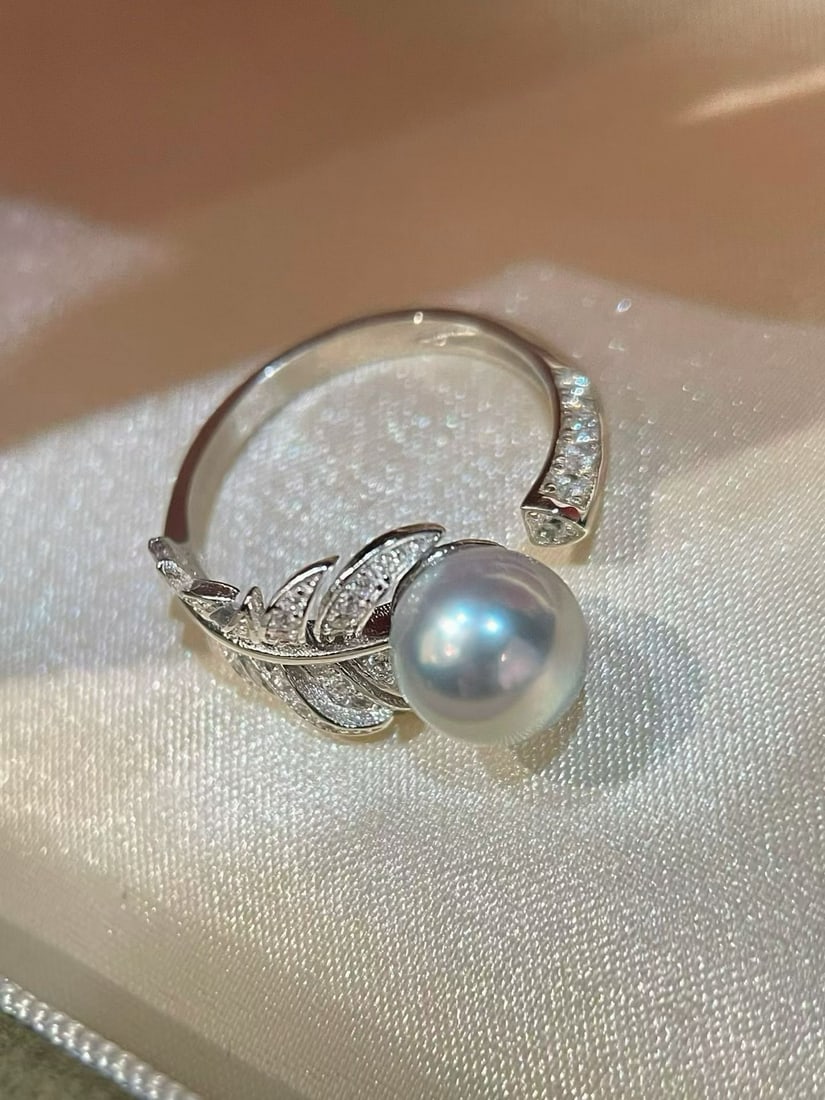 Sea Akoya real domo pure silver feather open ring: Sea Akoya real domo pure silver feather open ring7-8mm Near-round with minor flaws, metal luster silver-gray tone, simple high-end feel on hand