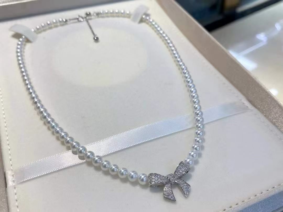 Bow Pearl Collar Necklace: Bow Fairy Collar Necklace, freshwater pearl necklace with very thick layers of pearls, 5-6mm nearly round and almost flawless, extremely ethereal and beautiful when worn, a versatile accessory.