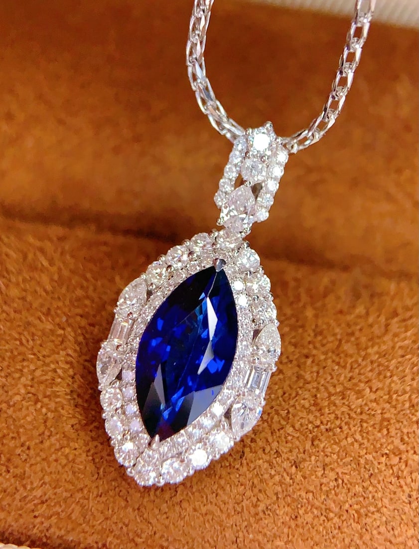 18k Natural Sapphire Pendant (1 of 6)