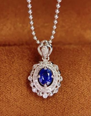 18K Gold Sapphire Pendant (1 of 7)