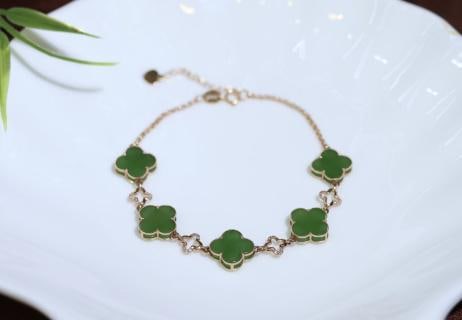 18K Rose Gold Inlaid Jade Bracelet: 18K Rose Gold Exquisite Inlay Jade Bracelet with Heavy Gold and Diamonds Jade Surface Size: 10mm*5 Clover Shape Clean and Jade Quality Beautiful Color and Elegant Design