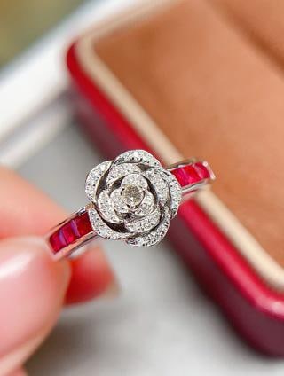 18K Gold Ruby Ring: 18K gold ruby ring with pigeon blood red color, bezel set, featuring a large diamond Earl flower in the center, exuding elegance. The main stone weighs about 0.5 carats, with 38 diamonds and 1 white s