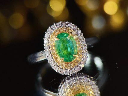 18K Gold Emerald Ring with 0.7ct Stone (1 of 7)