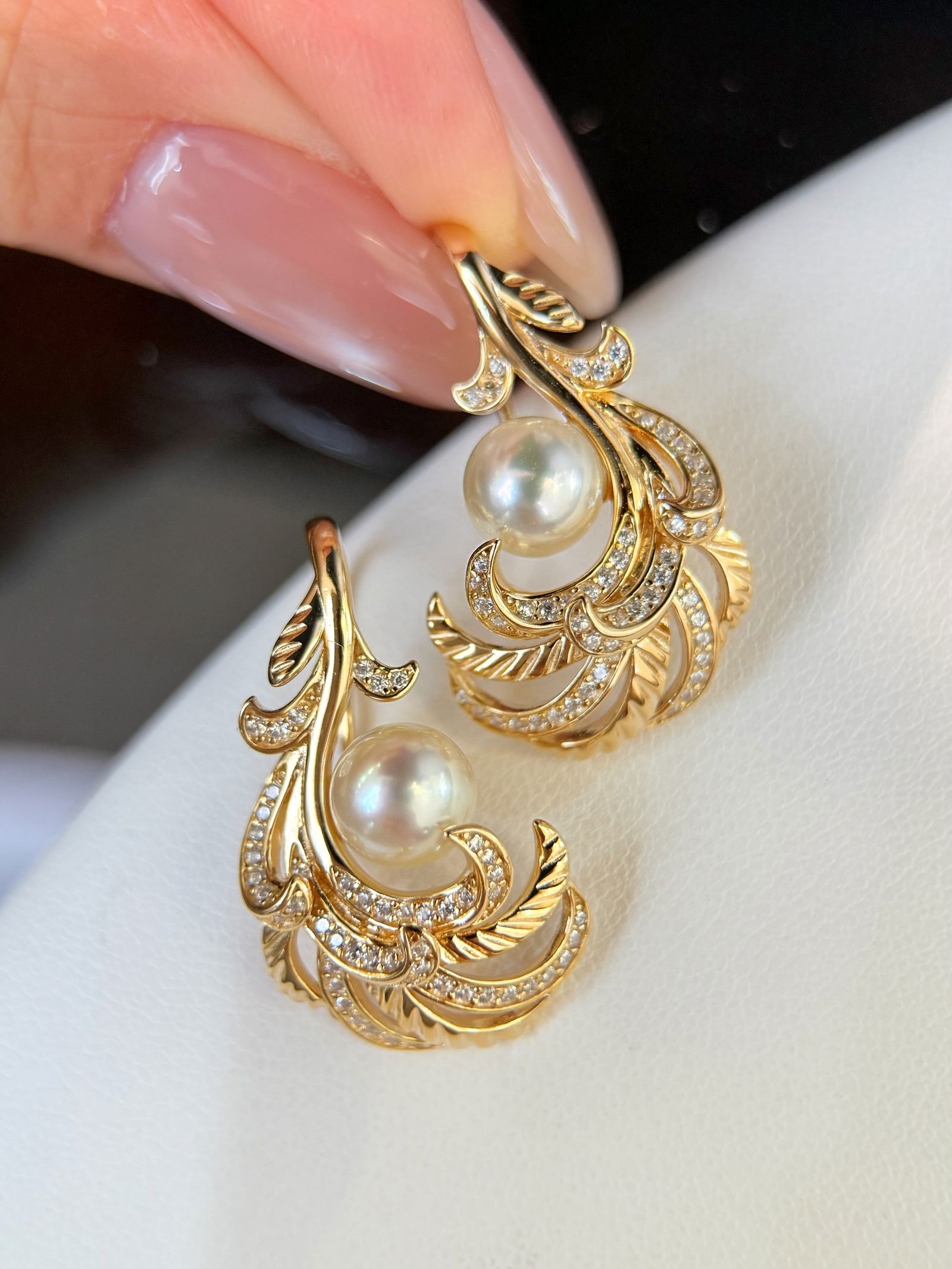 925 Silver Akoya Pearl Earrings: Premium 925 silver.Feather Gold Akoya Feather EarringsPearl diameter 7-8mm, exquisite design, very stylish when worn.