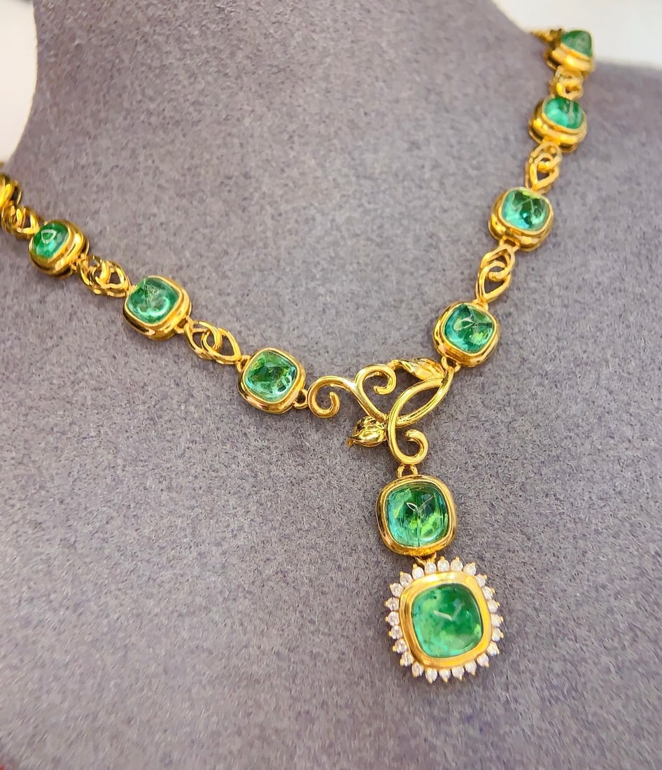 18K Gold Natural Emerald Necklace (1 of 6)