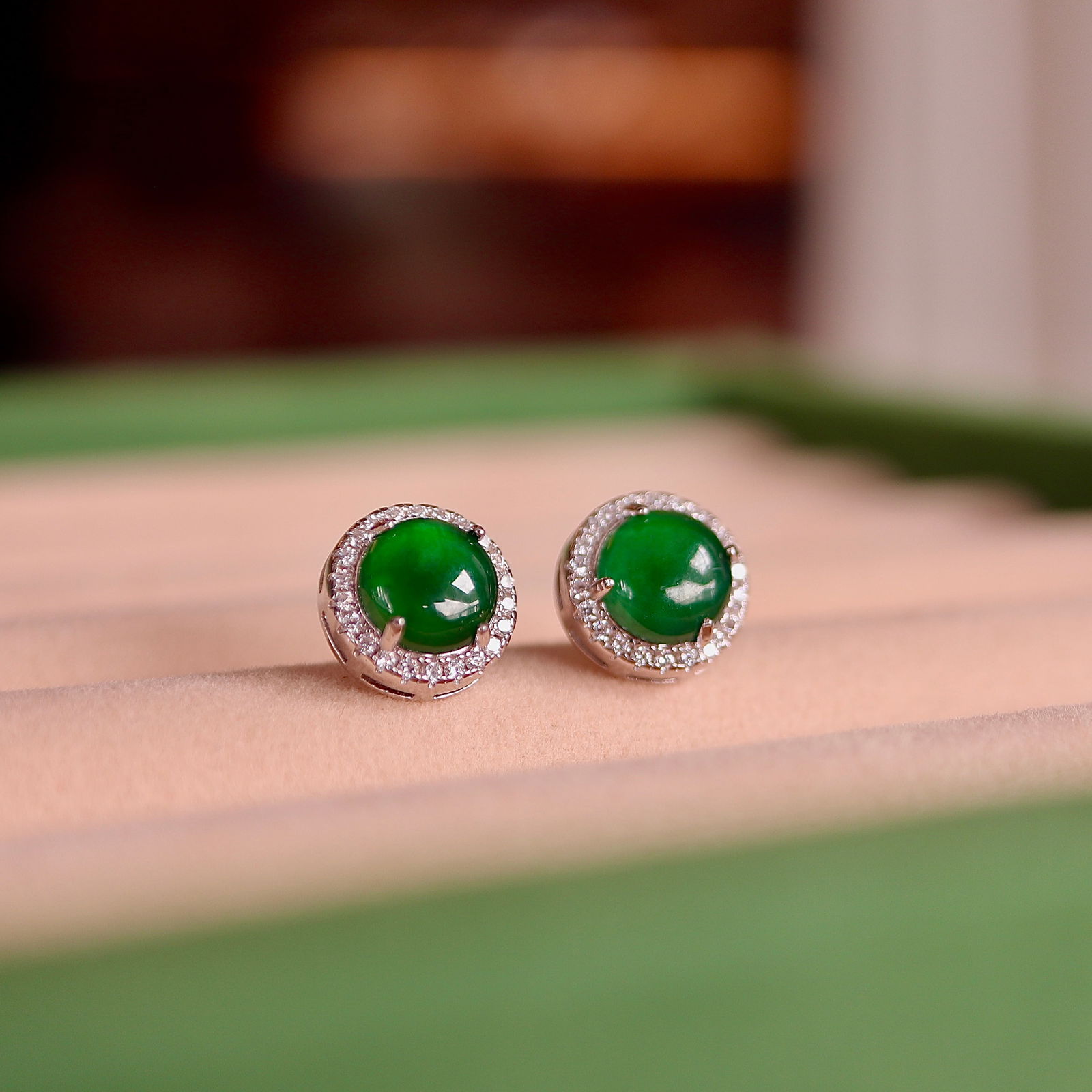 S925 Silver Natural Imperial Green Jadeite Earrings: Emerald Green Round Stud Earrings Authentic Ice Green Glaze Approximately 7mm S925 Sterling Silver Setting Exquisite Selection Fine Craftsmanship Elegant Simplicity The Effect of Wearing is Beautiful