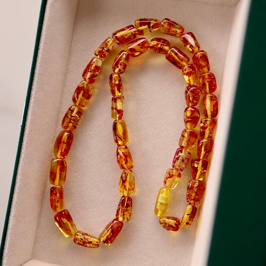 Natural Flower Amber Necklace: Natural Amber Freeform Necklace, weighs about 21-24 grams. The floral shape is aesthetic and rich in meaning! Amber is a natural sedative, alleviating stress, aiding sleep, promoting digestion, and en