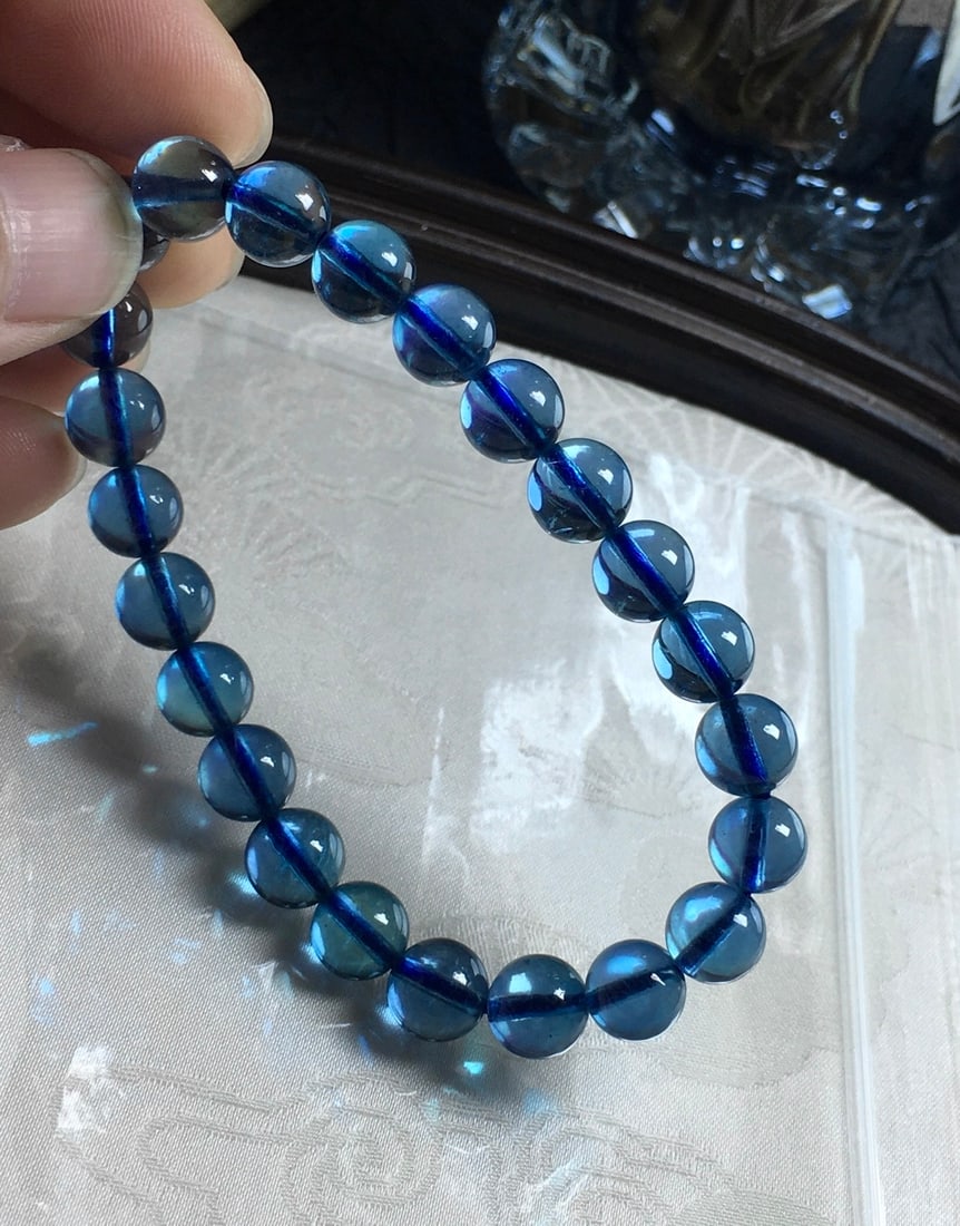 Aquamarine Bracelet: High-grade Aquamarine Devil BraceletSpecification: 8mmWeight: 17.9 grams, high-quality vitreous body, exquisite Devil Blue 0.112