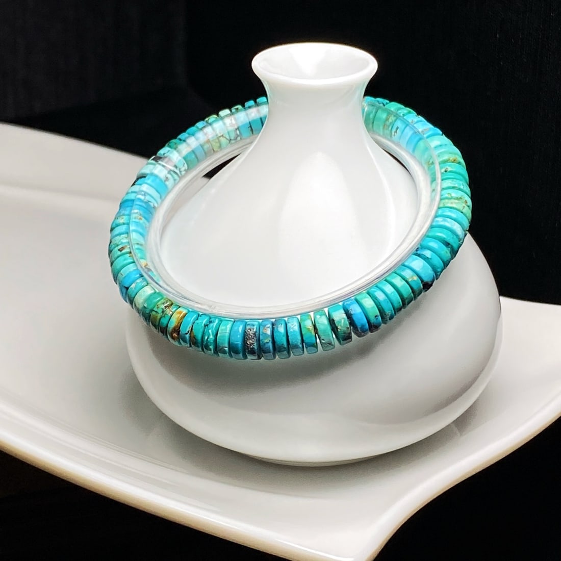 Natural Turquoise Bracelet: Single-strand bracelet of natural turquoise slices, specifications: about 6.8mm, weight: 15 grams, pure natural