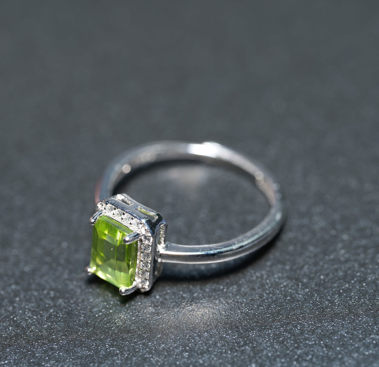 S925 sterling silver ring set with natural peridot: S925 Sterling Silver Ring with Natural PeridotOpen design, freely adjustable.Crafted from high-quality S925 sterling silver, the ring boasts a bright, lustrous metal surface that is comfortable to wea