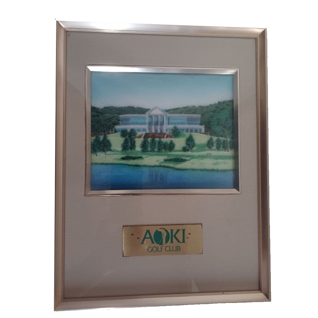 Isao Aoki Golf Club: Framed artwork depicting the beautiful architecture of Aoki Golf Club. Frame thickness: approximately 2.5 centimeters, 1.2 kilograms Freight: 1.International Shipping: Foreign shipping costs are deter