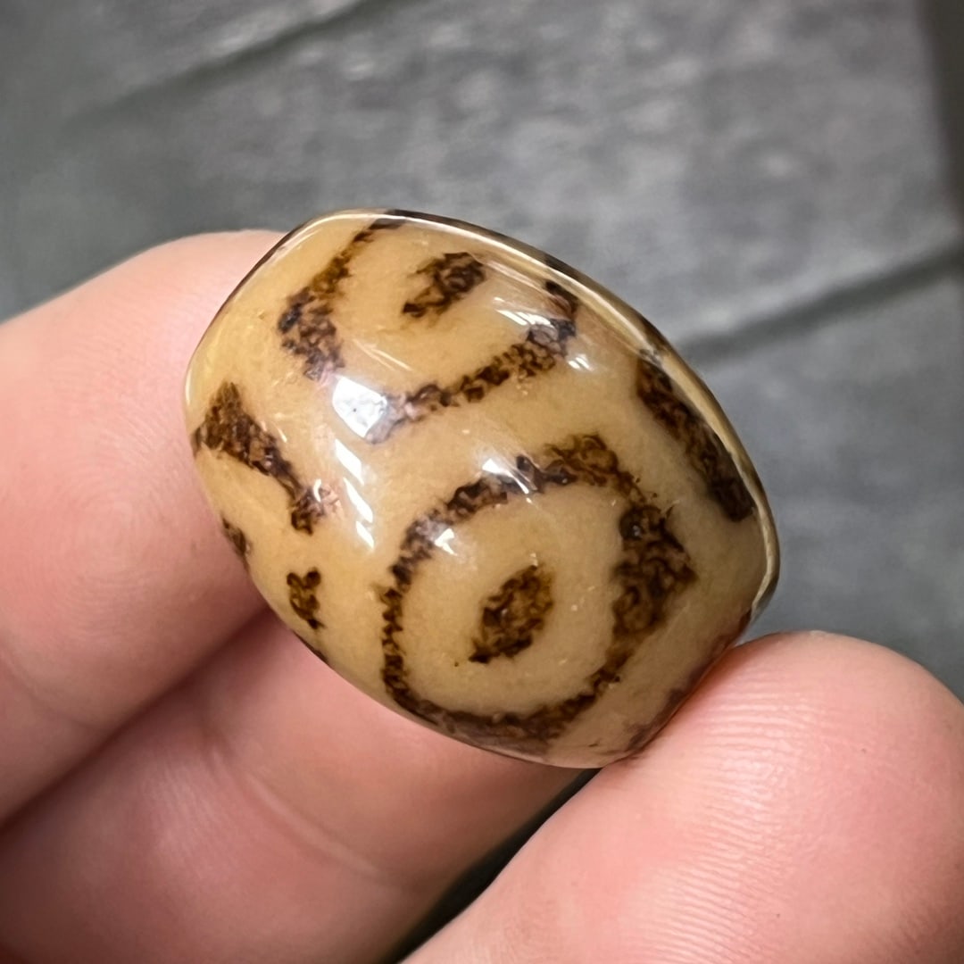 Agate Six-Eyed Dzi Bead - 4