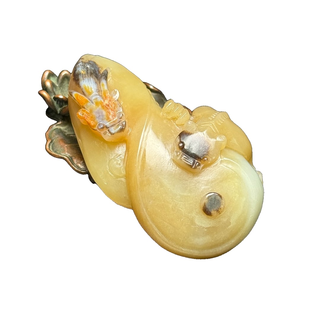 Hetian Jade Double Dragon Pendant: Hetian jade double dragon pendant, dragons rule the world, exquisite design, vibrant craftsmanship, and rich patina. Size 72×42×26mm, weight 101g Freight: 1.International Shipping: Foreign shipping