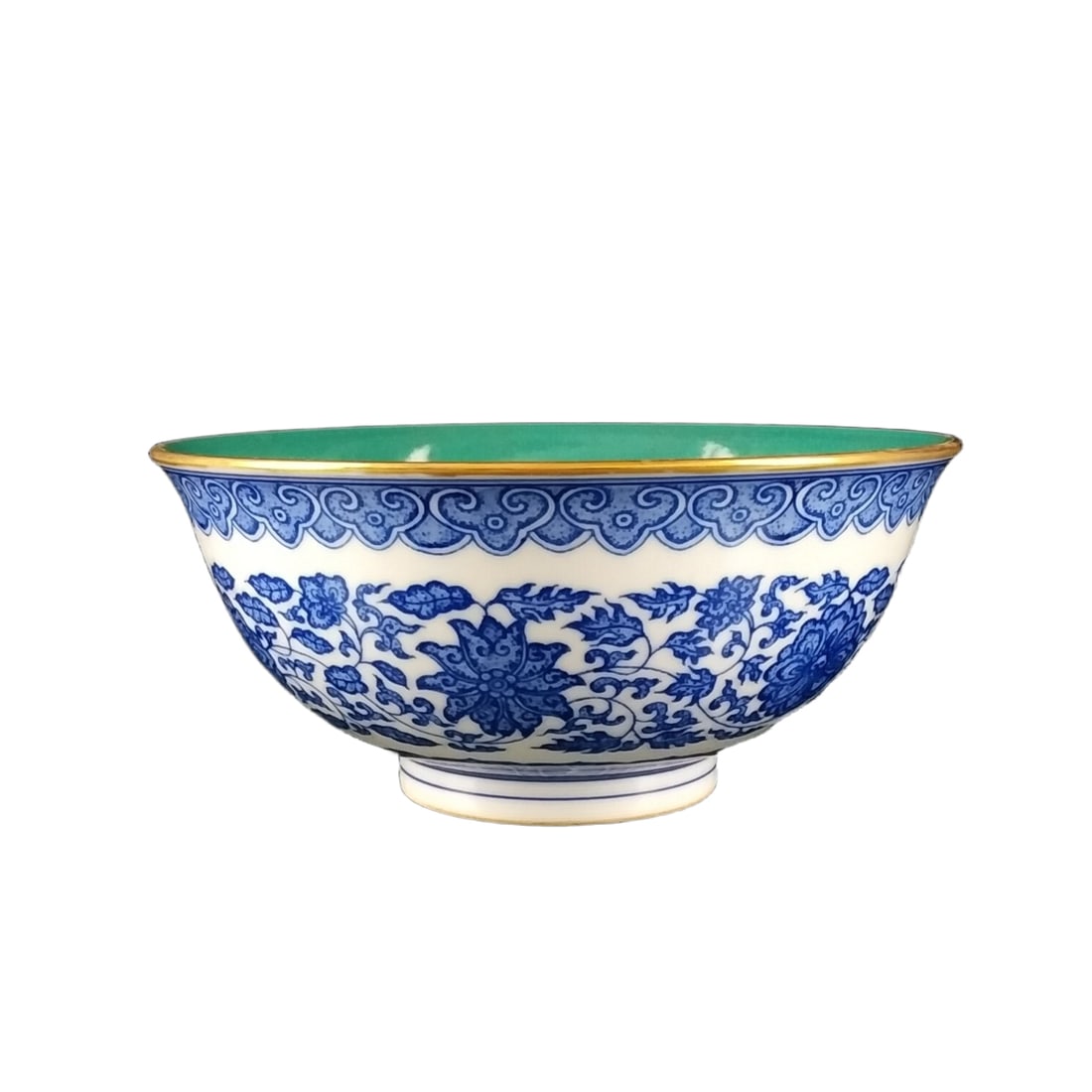 Qing Dynasty Yongzheng Blue and White Hand-Painted Floral Pattern Gilded Bowl: This Qing Dynasty Yongzheng period blue and white hand-painted porcelain bowl features exquisite craftsmanship and elegant designs. The floral patterns are delicate and elegant, with a stark contrast