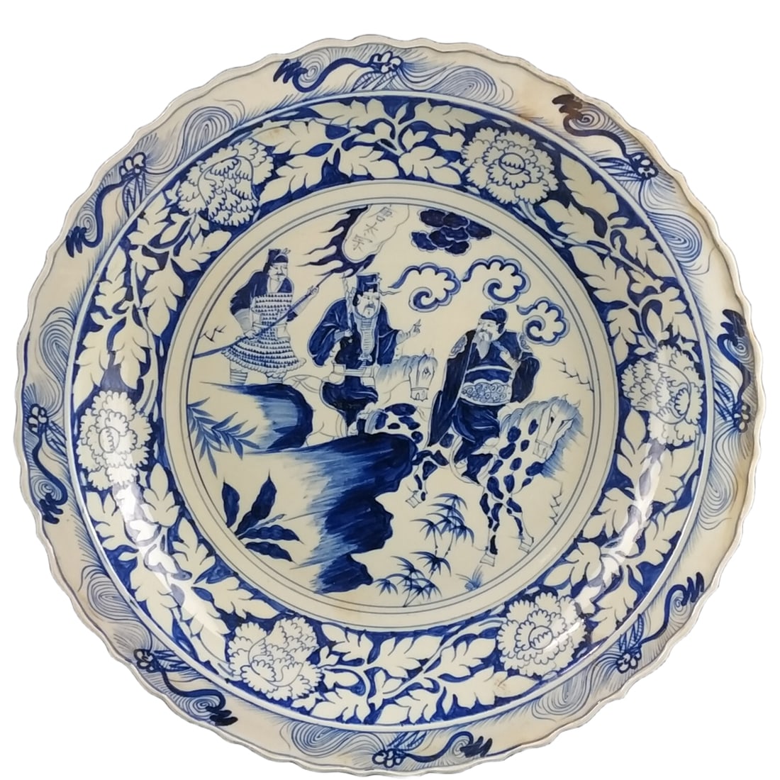 Yuan Blue and White Hand-Painted Emperor Taizong Plate: This Yuan dynasty blue and white hand-painted plate featuring Emperor Taizong stands out with its exceptional artistic value and historical depth. The plate vividly depicts classic scenes of Emperor T