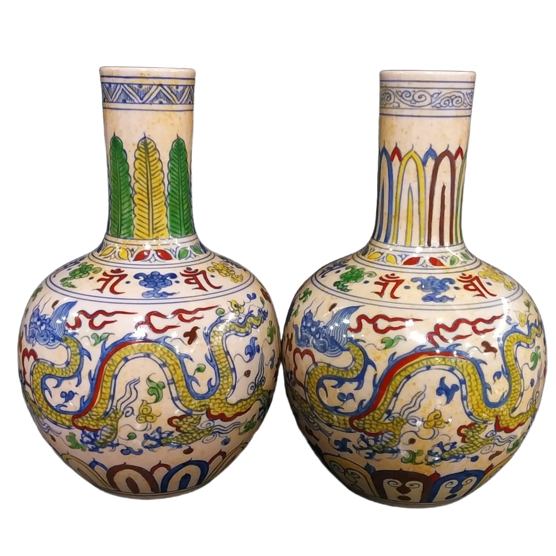 Ming Dynasty Chenghua Doucai Hand-painted Dragon Pattern Sky Ball Vase (1 of 8)
