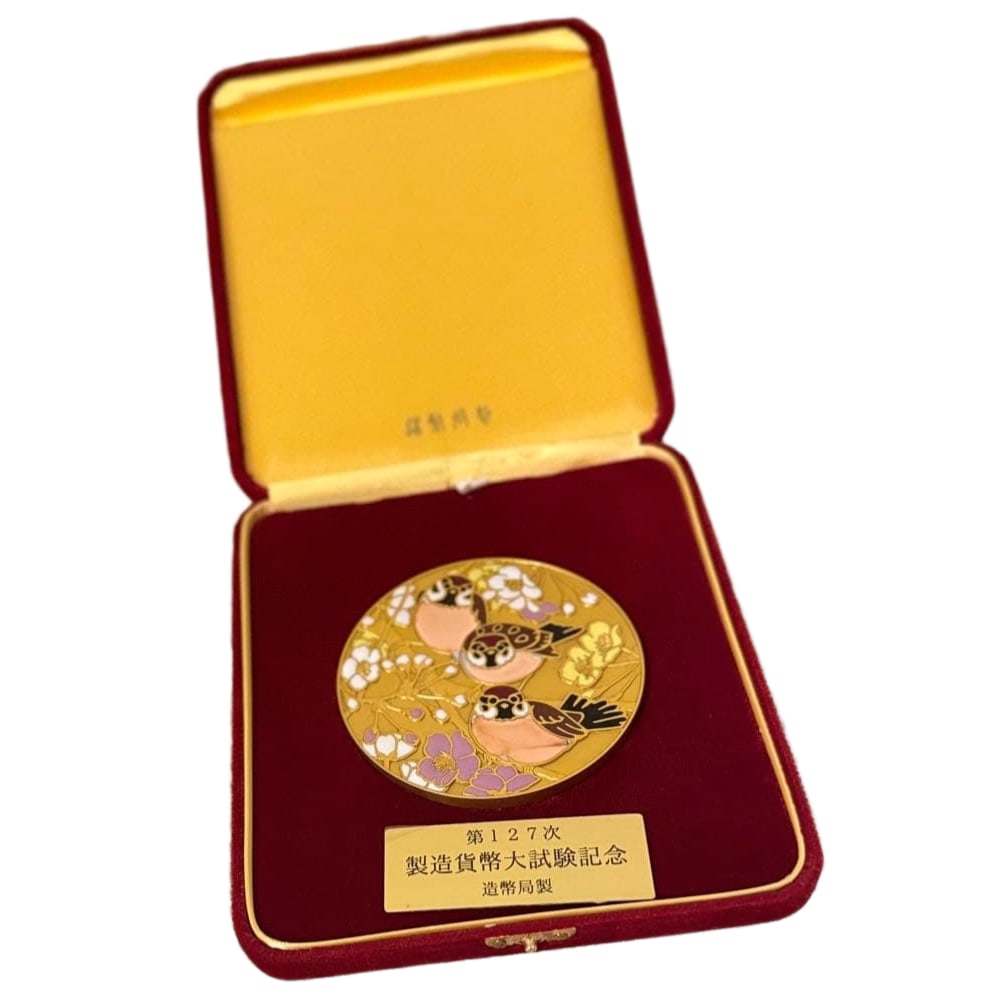 Rare Advanced Mint Test No. 127 Commemorative Cherry Blossom Sparrow Coin: This coin has a diameter of about 7 centimeters and a thickness of about 5 millimeters. It weighs approximately 166 grams. Freight: 1.International Shipping: Foreign shipping costs are determined by t