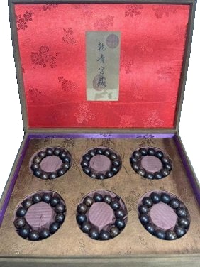 Qing Qianlong fifteenth year, Sanxitang imperial collection agarwood bracelet (1 of 8)