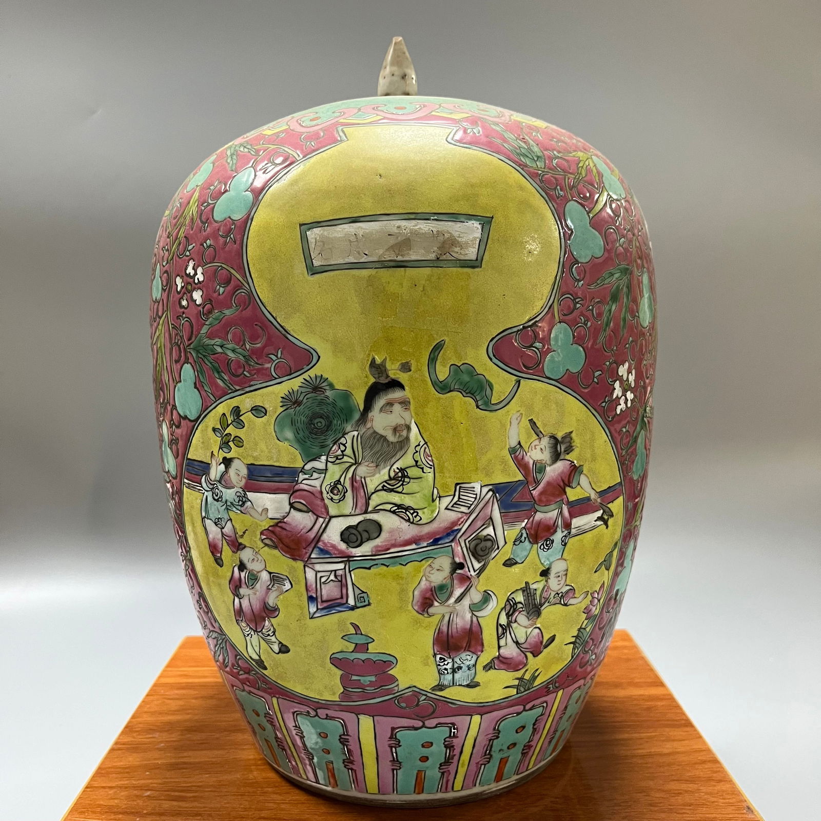 Qing Dynasty Antique Painted Children Playing Pattern Jar with Five Blessings and Longevity Design: A Qing Dynasty Antique-Style Porcelain Jar with Children Playing and Five Blessings Surrounding Longevity Design, 33 x 21 cm. The main decorative motifs are "Five Blessings Surrounding Longevity" and