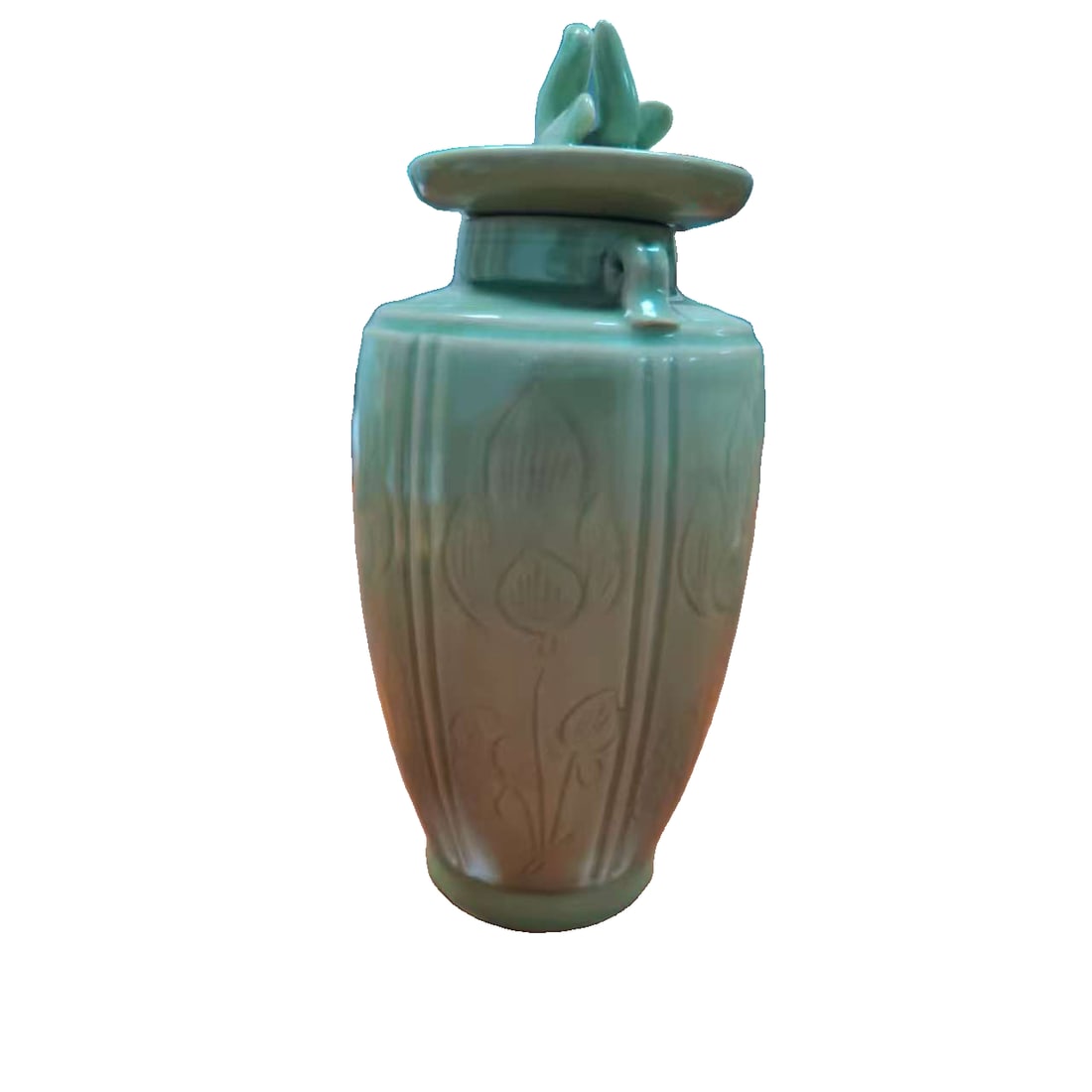 Celadon jar with lotus pattern and lid: Celadon jar with lotus pattern and lid 22x11 cm Freight: 1.International Shipping: Foreign shipping costs are determined by the destination. 2.Photos, descriptions and valuations are carefully prepare