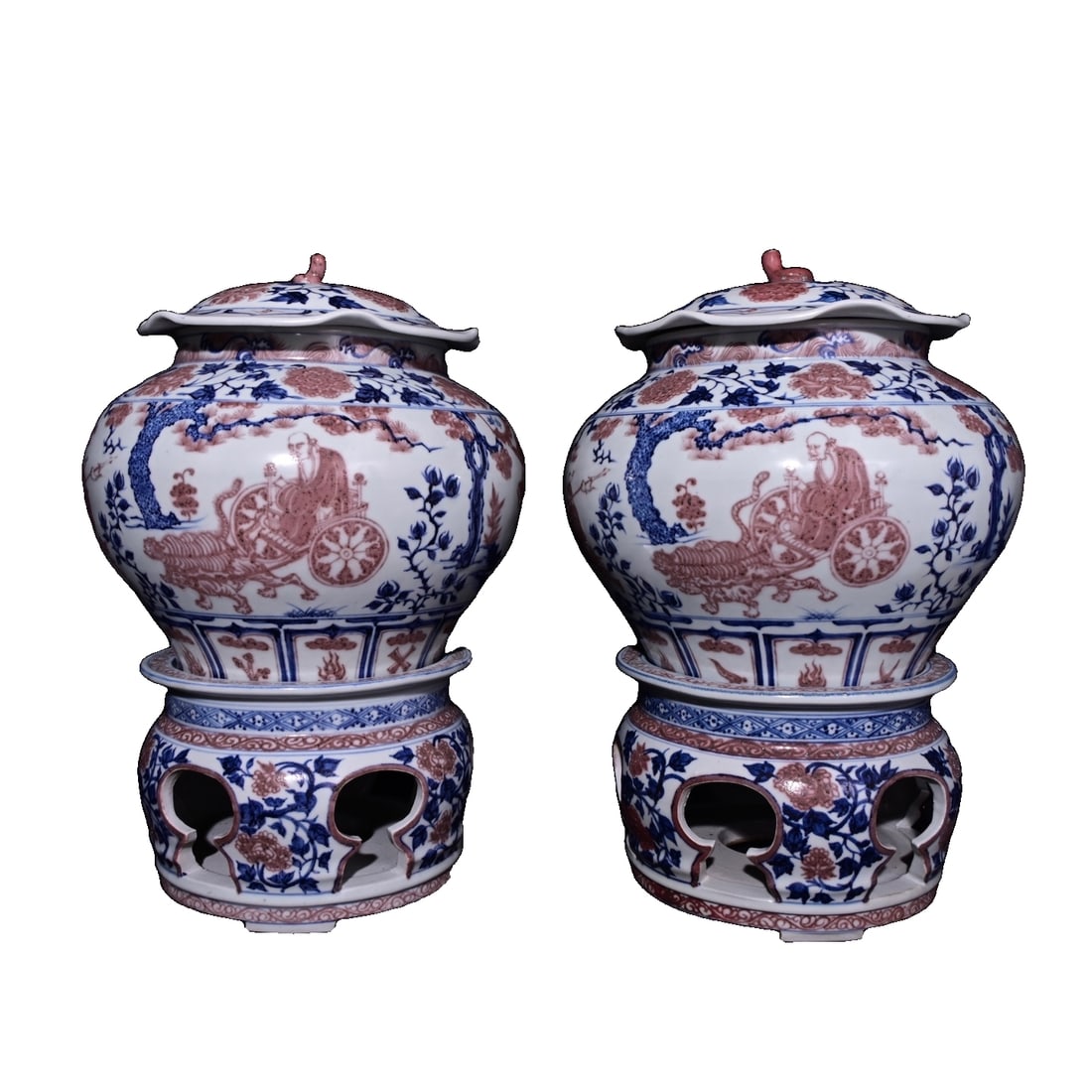 Blue and white glazed underglaze red Guiguzi descending the mountain covered jar: Blue and white glazed Guiguzi descending the mountain with a story of characters, with a lotus leaf cover and base, measuring 51×34 centimeters.