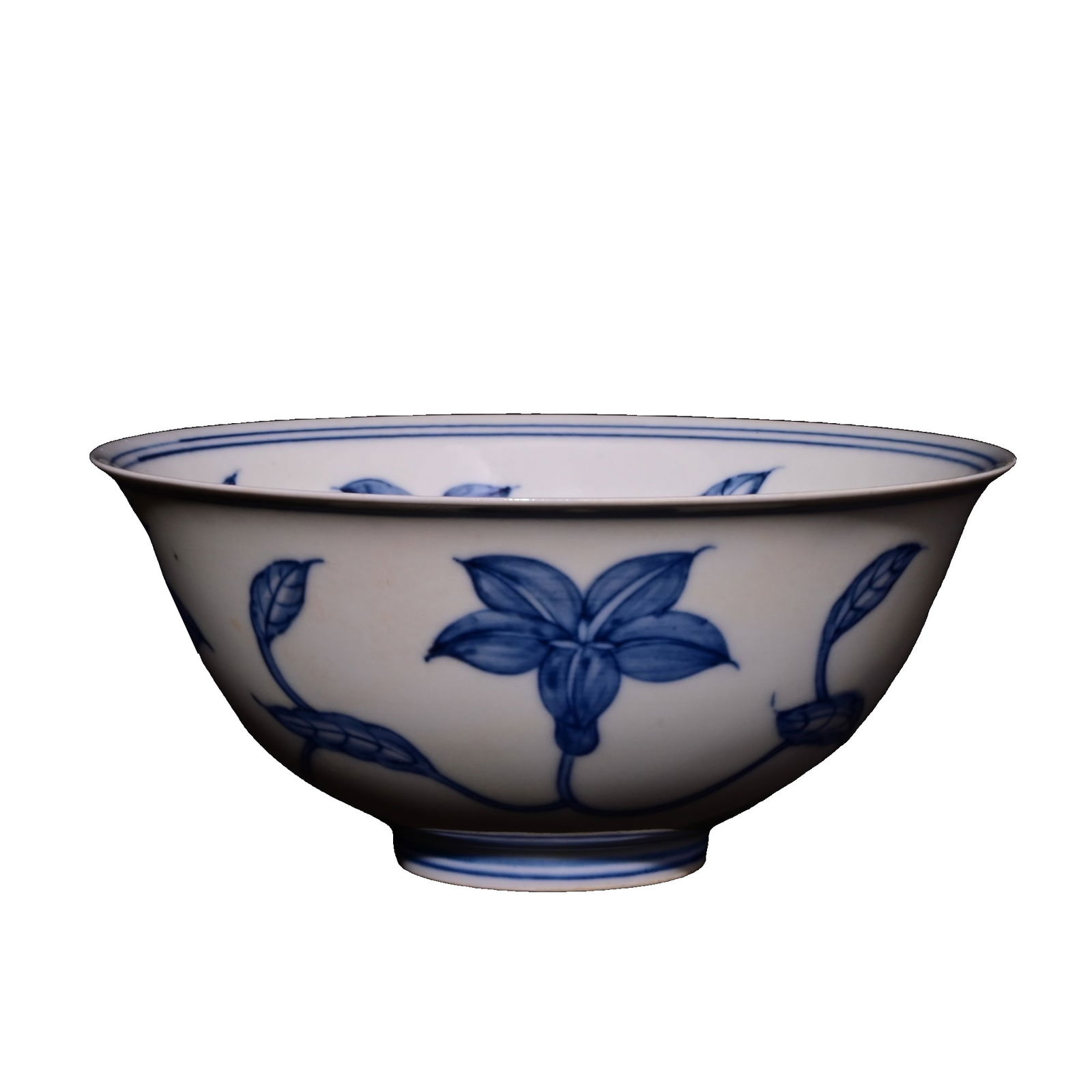 Ming Chenghua Blue and White Gardenia Flower Bowl: Porcelain bowl with blue-and-white gardenia floral pattern made during the Chenghua period of the Ming Dynasty, 15.6 cm in diameter and 7 cm in height. This bowl embodies the dreamlike artistic style