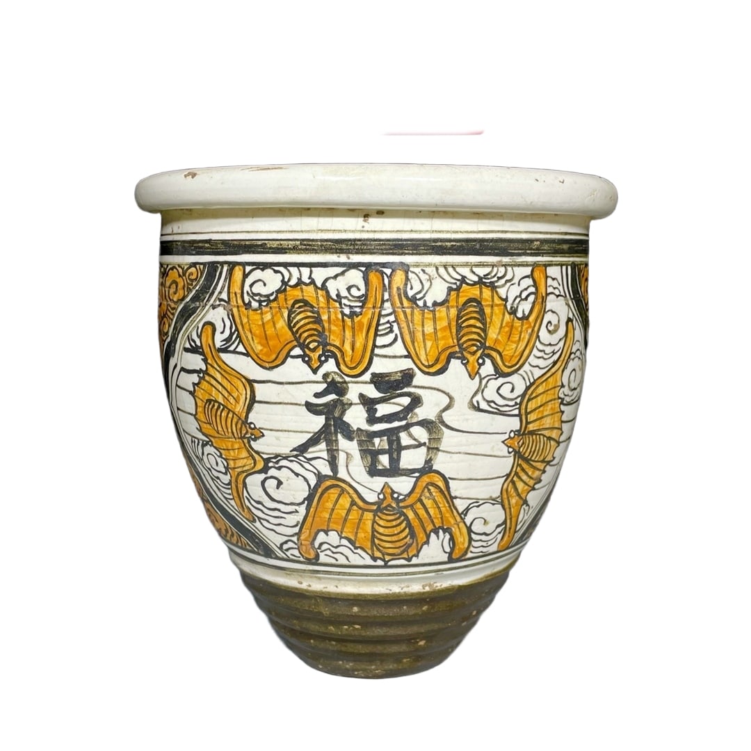 Ancient Kiln Painted Jar: Ancient kiln-painted pot with a rustic shape and vivid colors, showcasing the unique charm of ancient ceramic craftsmanship.