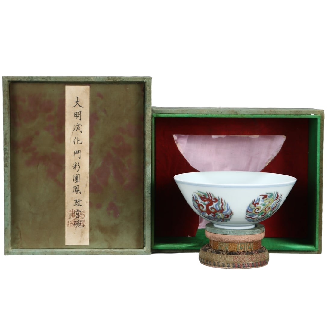 Ming Chenghua Doucai Palace Bowl with Phoenix Pattern: Ming Dynasty Chenghua Doucai Phoenix Pattern Palace Bowl, 6.5 cm tall and 14.6 cm in diameter, is a precious antique. It showcases delicate painting and soft colors. The phoenix pattern symbolizes goo