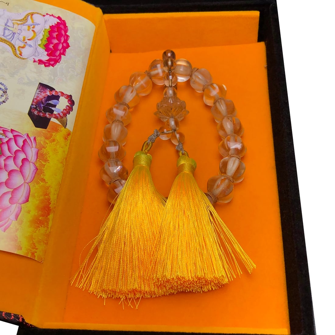 Old crystal melon bead bracelet with 18 beads. (1 of 10)